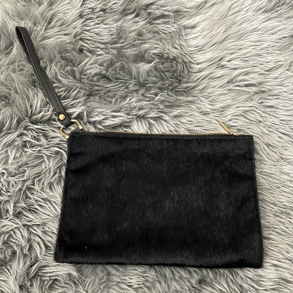 Faux fur wristlet. Black